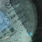 Widoczne oznaczenia na szybach samochodowych: AGC AUTOMOTIVE, E6, 43R-010679, DOT-20, LAMISAFE.