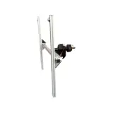 Robuste Warnafel Halterung aus Aluminiumprofilen mit schwarzem Klemmmechanismus. Sicher und stabil für jede Anwendung.