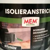 MEM Isolieranstrich: Schwarzer Bitumen Deckaufstrich. Hochwertige Bitumenemulsion zur Abdichtung, ideal für erdberührte Bereiche. 1K oder 2K Unterschied? Hier nicht ersichtlich.