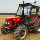 Czerwony Zetor 7745 na polu. Poznaj zetor 7745 dane techniczne tego niezawodnego ciągnika.