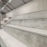 Betonstufen im modernen Stil, die an ein Amphitheater erinnern. Perfekt, wenn Sie Sichtbeton selber machen möchten.