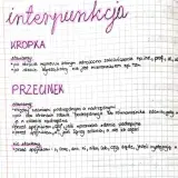 Apropo, czy a propo, na lekcji polskiego omawiamy interpunkcję: kropkę i przecinek.