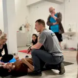 Kursy dla fizjoterapeutów: masaż kobido, neuromobilizacja, masaż tkanek głębokich oraz terapia manualna – zdobądź nowe umiejętności