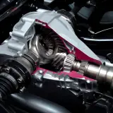 Przekładnia główna z mechanizmem różnicowym, widok przekroju. Widać tu zębatki i wałki, które pozwalają na szpera napędu.