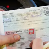 Mandat karny na 300 zł i dowód osobisty. Czy trzeba mieć prawo jazdy przy sobie? To pytanie zadaje sobie wielu kierowców.
