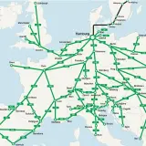 Karta över Europa med tågrutter och restider för interrail. Grön linje visar förbindelser mellan städer som Edinburgh, Paris, Berlin och Budapest.