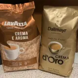 Dwie paczki kawy ziarnistej: Lavazza Crema e Aroma i Dallmayr d'Oro. Idealne do rankingu najlepszych kaw ziarnistych.