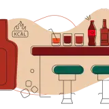 Ilustracja baru z butelką whisky i kieliszkami. Obok butelki symbol płomieni i napis "KCAL", sugerujący, ile kalorii ma whisky.