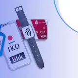 PKO Konto za zero: smartfon, karta płatnicza i smartwatch symbolizują wygodne płatności.