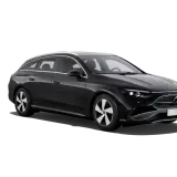 Czarne kombi Mercedes-Benz CLA Shooting Brake na czarnym tle.
