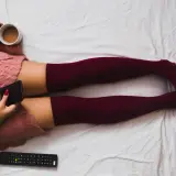 Stylizacje z zakolanówkami, które odmienią Twój look na każdą okazję