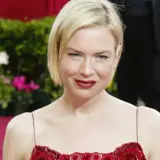 Renée Zellweger, znana z roli Bridget Jones, na czerwonym dywanie.