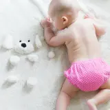 Pieluchy czy pieluchomajtki? Rozwiąż dylemat rodzica!