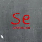 Na tablicy zapisano symbol pierwiastka Se (selen), jego liczbę atomową 34, masę atomową 78,96 oraz liczby 2, 8, 18, 6.