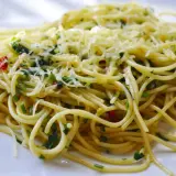 Spaghetti z oliwą i czosnkiem: idealne aglio e olio w 15 minut