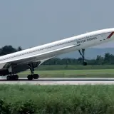 Concorde British Airways startuje, osiągając prędkość dźwięku.