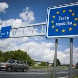 Znak graniczny Czech. Zastanawiasz się, ile kosztuje autostrada w Czechach? Zobacz, jak wygląda wjazd do kraju.
