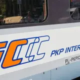 PKP Intercity. Zastanawiasz się, ile kosztuje dopłata do biletu u konduktora? Sprawdź na stronie przewoźnika.
