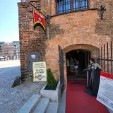 Wejdź do Baszty Tajemnic, gdzie czekają woskowe figury, piraci i mroczne historie. Muzeum zaprasza!