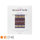 Le livre "Le Guide du Jacquard Facile" présente un échantillon de tissu jacquard aux motifs colorés sur des aiguilles à tricoter.