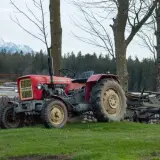 Jaki olej do silnika C-330? Odkryj najlepsze opcje dla Twojego traktora