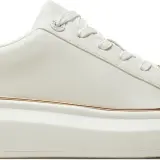Białe sneakersy Aldo z futrzanym akcentem i złotą lamówką. Stylowe, wygodne i modne.
