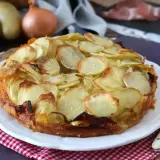 Tarte raclette sans pomme de terre, une création dorée et croustillante, prête à régaler.