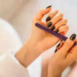 Jakie pilniki do manicure hybrydowego wybrać, aby uniknąć uszkodzeń?