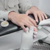 Manicure japoński wady: pielęgnacja paznokci mężczyzny, polerowanie płytki.