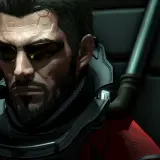 Adam Jensen w okularach, z zarostem i cybernetycznymi implantami na czole. Jego postawa sugeruje zmęczenie, jakby był ostatnią deską ratunku, gdy fabuła utknęła, co jest klasycznym przykładem skutków nadmiernego używania deus ex machina w rozwiązaniu f...