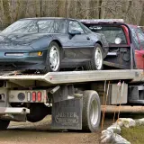 Zielony Chevrolet Corvette na lawecie. Czy warto kupić? Sprawdź autohero opinie przed zakupem.