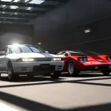 Biały Nissan i czerwony Lamborghini ścigają się w Gran Turismo 8.