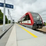 Nowy pociąg Arriva na stacji Ostaszewo Toruń, gotowy do podróży.