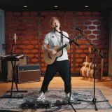 Ed Sheeran: Jak mała gitara i looper tworzą brzmienie stadionu?