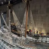 Vasa-skeppet i Stockholm, en imponerande syn av svensk historia, ger en känsla av stockholm americana.