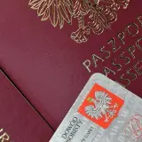 Polski paszport i dowód osobisty. Dokumenty te są potrzebne do podróży do krajów spoza strefy Schengen.