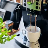 Najlepsza kawa do ekspresu De'Longhi – wybierz idealne ziarna dla siebie
