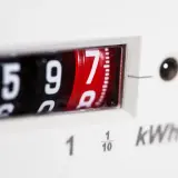 Zbliżenie na licznik przedpłatowy Energa z widocznymi cyframi 8597.