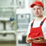 Jakie uprawnienia do montażu pomp ciepła są niezbędne w Polsce?
