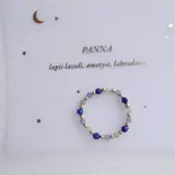 Pierścionek z lapis lazuli, ametystu i labradorytu dla Panny. Kamienie tworzą magiczny krąg, niczym nocne niebo.