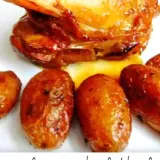 Souris d'agneau au barbecue Weber, tendres et caramélisées, servies avec des pommes de terre rôties. Un délice !