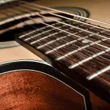 Gitara w samolocie: Bezpieczny lot z instrumentem? Sprawdź!