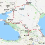 Mapa pokazuje trasę przez Ukrainę, Rosję i Kaukaz, docierając do Derbentu, co pozwala zrozumieć, dagestan co to za region.