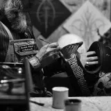 Jak pomalować kask motocyklowy? Poradnik DIY, bezpieczeństwo, koszty