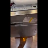 Zmywarka Whirlpool z błędem F15. Widoczny panel sterowania i naklejka z oznaczeniem modelu.