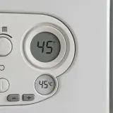 Panel sterowania pieca gazowego Chaffoteaux z wyświetlaczem temperatury 45°C i pokrętłem regulacji.