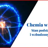 Energetyczny stan wzbudzony atomu z jądrem i krążącymi elektronami.