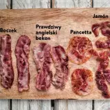 Boczek, prawdziwy angielski bekon, pancetta i jamón ułożone na desce. Różne rodzaje wędlin, każdy z nich ma swój unikalny wygląd.