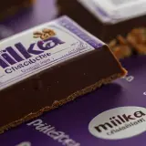Ile kalorii ma czekolada Milka - prawdziwe wartości kaloryczne na 100g i porcję