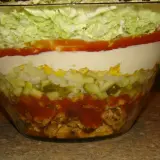 Szybki i prosty przepis na sos do sałatki gyros, który zachwyca